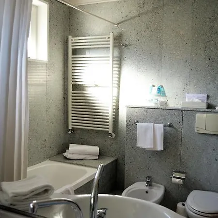 Hotel Piccolo Mondo Torbole Sul Garda Exterior photo
