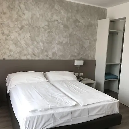 Hotel Piccolo Mondo Torbole Sul Garda Exterior photo