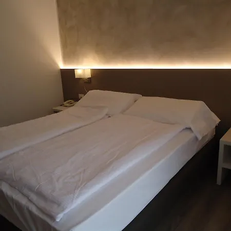 Hotel Piccolo Mondo Torbole Sul Garda Exterior photo