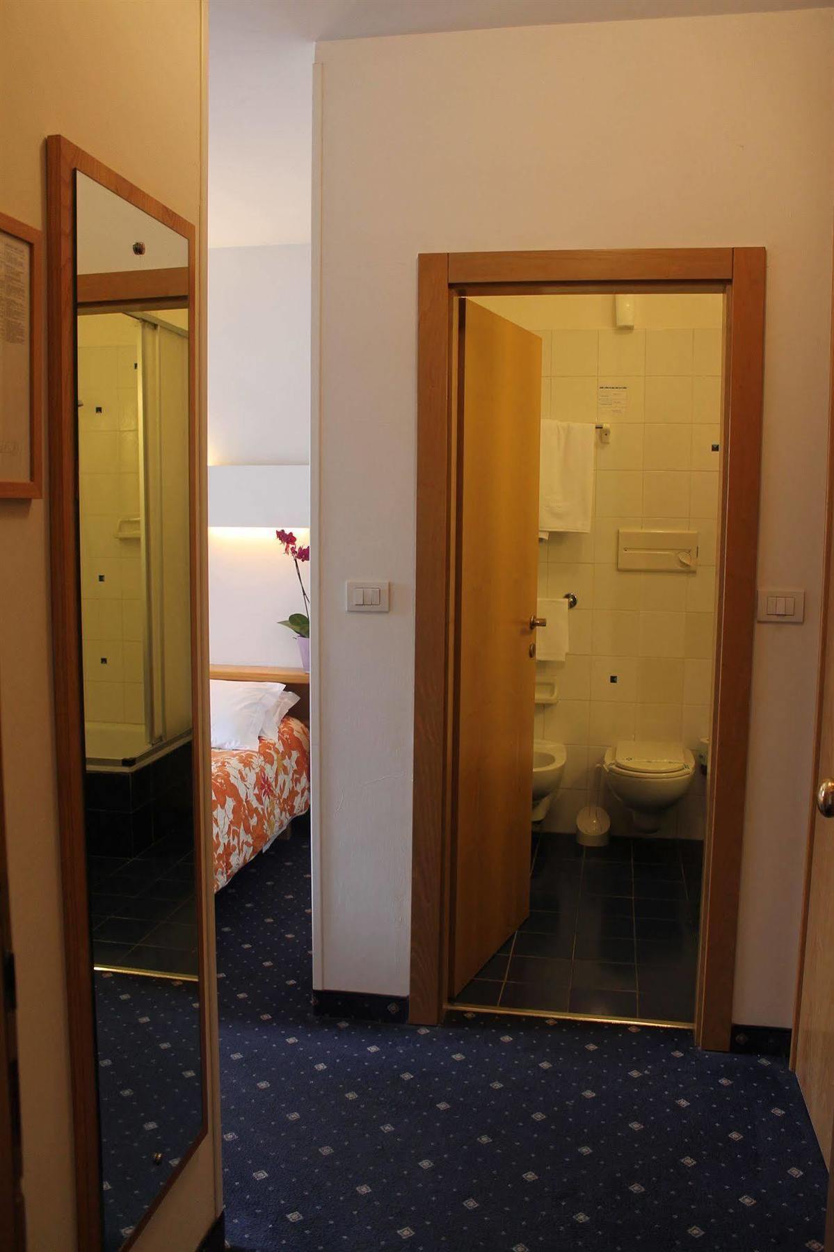 Piccolo Mondo 4*